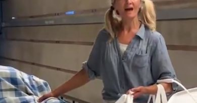 Moradora de rua viraliza na web cantando ópera e recebe oferta de gravadora Moradora de rua viraliza na web cantando ópera e recebe oferta de gravadora
