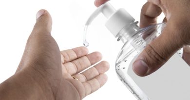 Forças Armadas ampliam produção de álcool em gel e cloroquina Forças Armadas ampliam produção de álcool em gel e cloroquina