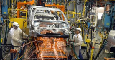 Fabricantes trocam produção de carro por máscaras e respiradores no Brasil Fabricantes trocam produção de carro por máscaras e respiradores no Brasil