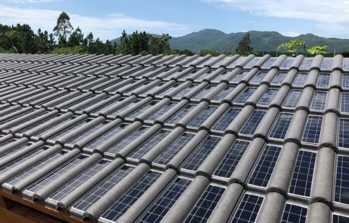 1ª telha solar do Brasil inicia comercialização
