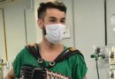 Estudante de medicina canta e toca sanfona para pacientes em hospital de Fortaleza